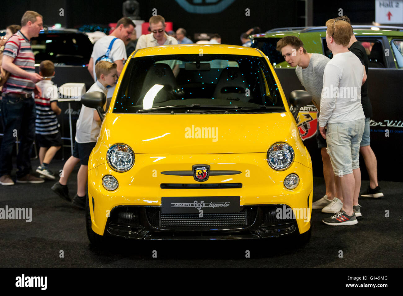 London Uk 8 May 16 A Bright Yellow Fiat Abarth 695 Attracts Stock Photo Alamy