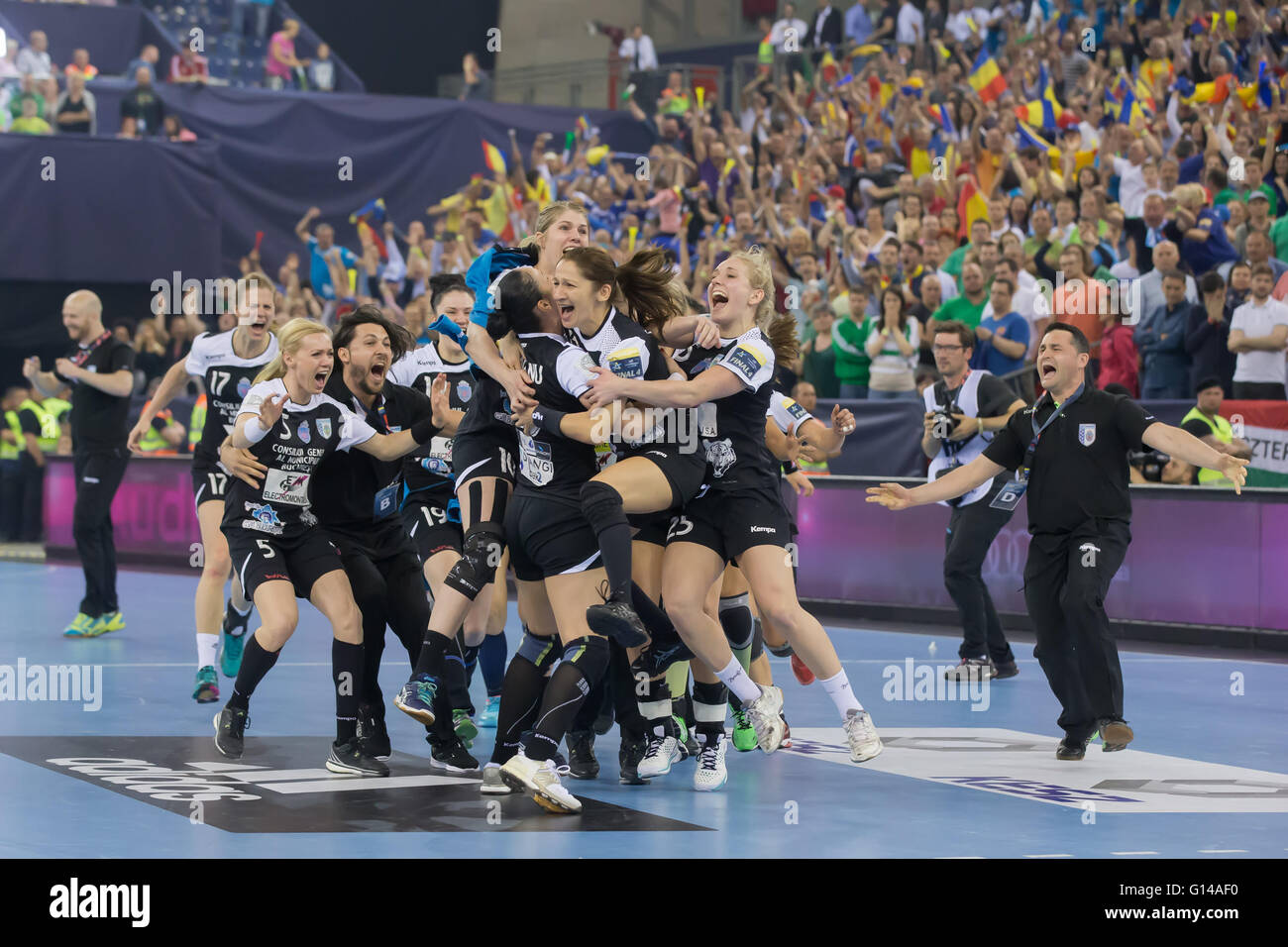 Budapest, Hungary. 8th May, 2016. Members of Romania's CSM Bucuresti celebrate their victory in the Women'EHF Champions League Final Four competition against Hungary's Gyori Audi ETO KC at the Papp Laszlo Sports Arena in Budapest, Hungary, May 8, 2016. © Attila Volgyi/Xinhua/Alamy Live News Stock Photo