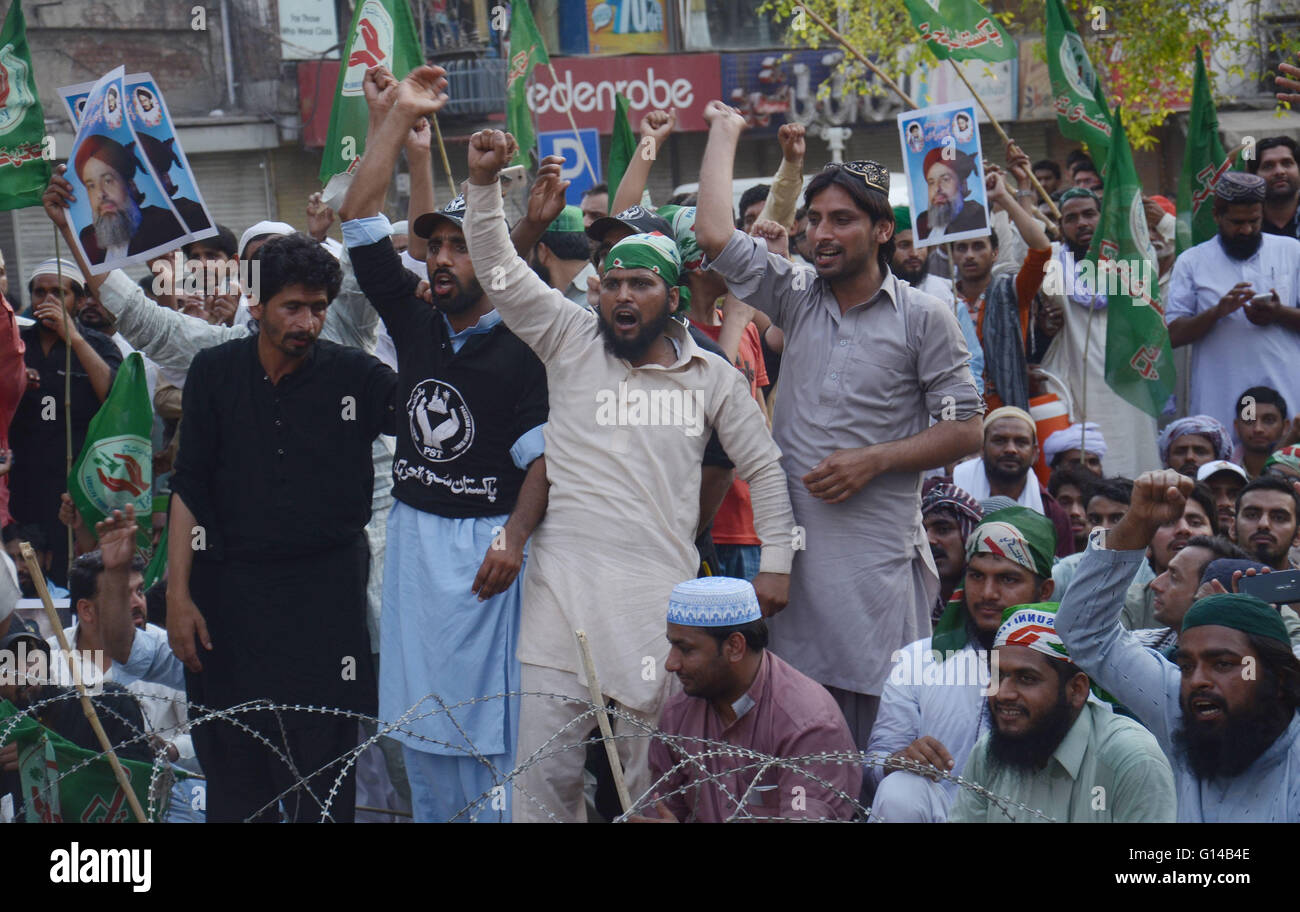 Pakistan Api Roshna Lahore, Pakistan. 08th May, 2016. Pakistani supporters of (Religious ...