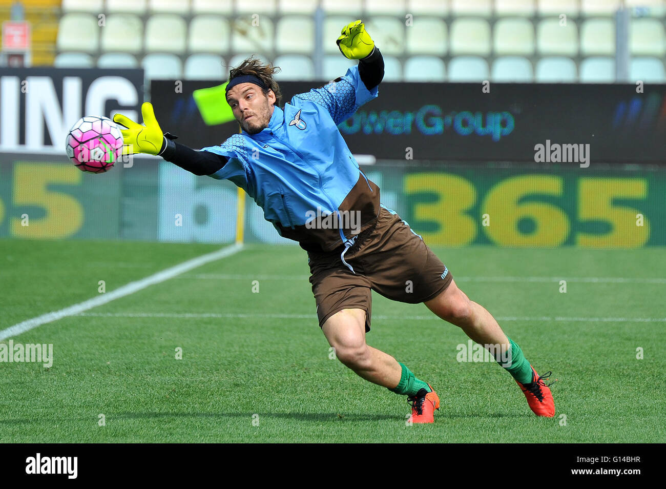 Modena, Italy. 08th May, 2016. Federico Marchetti Lazio's goalkeeper before the Serie A football match between FC Carpi and SS Lazio at Braglia Stadium in Modena. Lazio beat by 3 to 1 on Carpi at the end of a race during which the Carpi missed two penalties with Nigerian forward Jerry Uche Mbakogu. © Massimo Morelli/Pacific Press/Alamy Live News Stock Photo