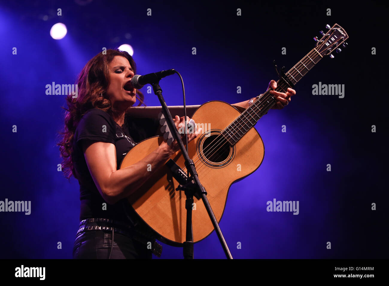 NEW YORK-MAY 6: Singer Nini Camps of Antigone Rising performs onstage at the Paramount on May 6, 2016 in Huntington, New York. Stock Photo