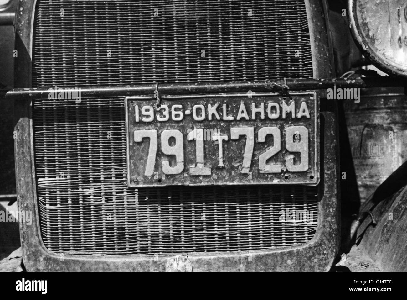 Radiator and license of Oklahoma cotton picker's car. San Joaquin Valley, near Fresno, California. November 1936. Photographed by Dorothea Lange. Stock Photo