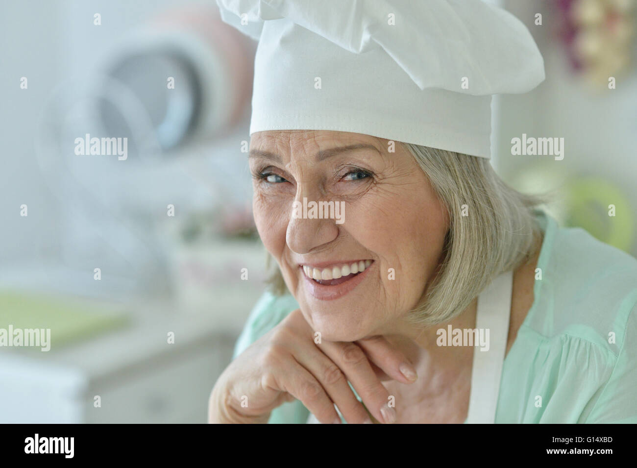 Mature grey haired woman and food hi-res stock photography and images ...