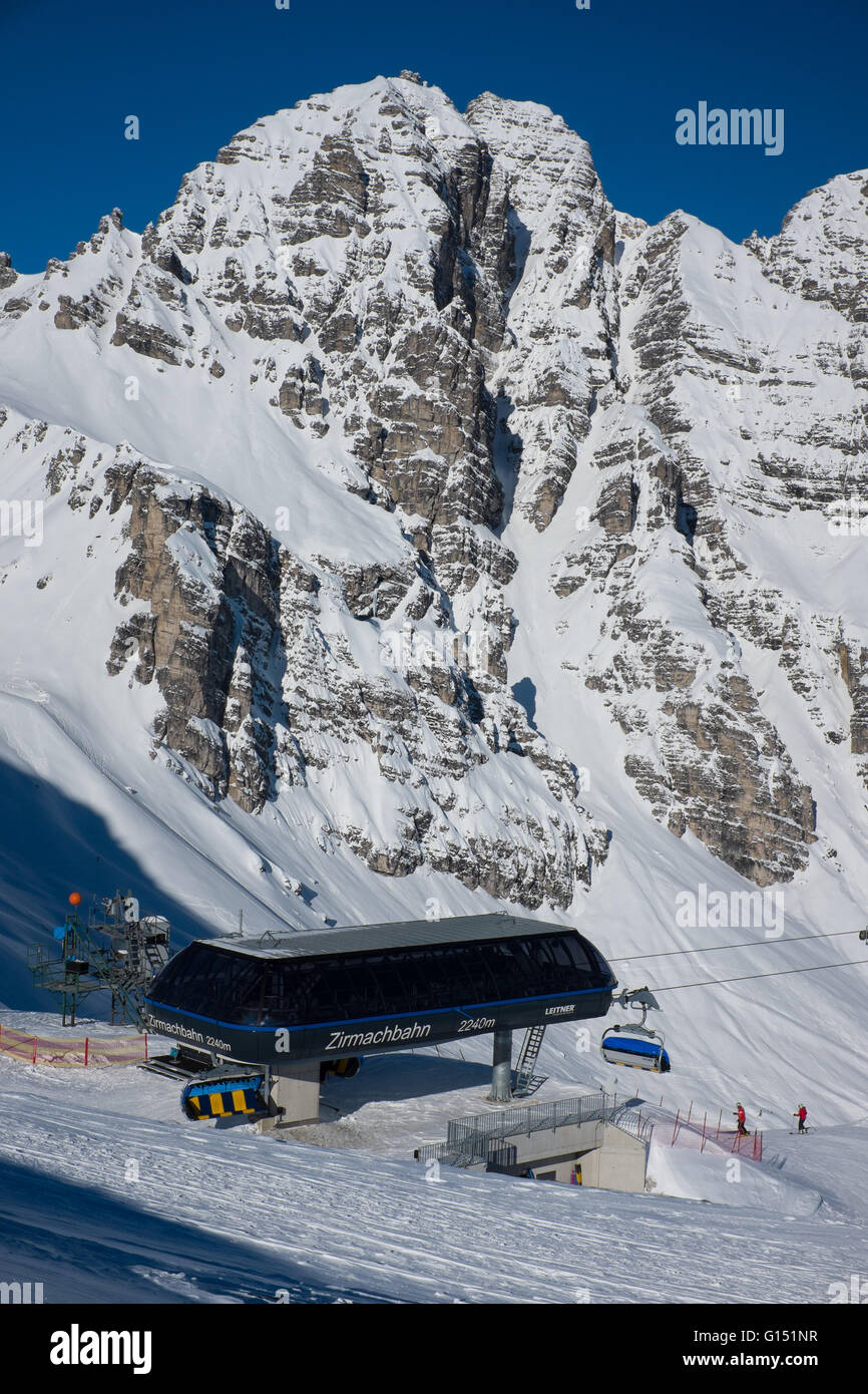 Ski lifts in Stubai, Schlick 2000 ski resort , Kreuzjoch, Fulpmes, Tirol , Austria Stock Photo