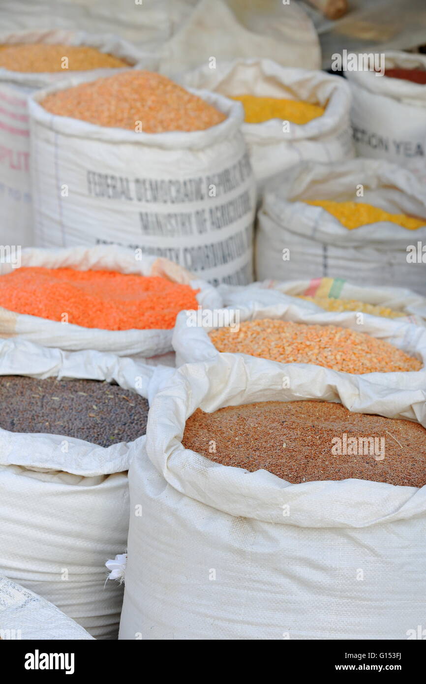 Plastic sacks with various kinds of legumes -lentils-soybeans- and cereals -corn-teff-  in the Adi Haki market. Mek'ele-Ethiopia Stock Photo
