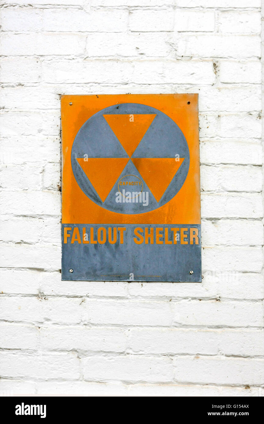 1960s Nuclear war Fallout Shelter sign sign at the Colbert County Courthouse in Tuscumbia, Alabama Stock Photo