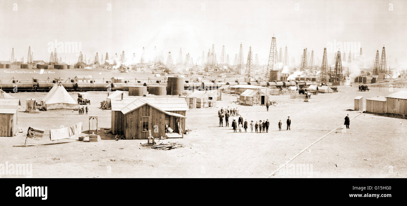 A panoramic view of the Texas oil field. In 1912 oil was