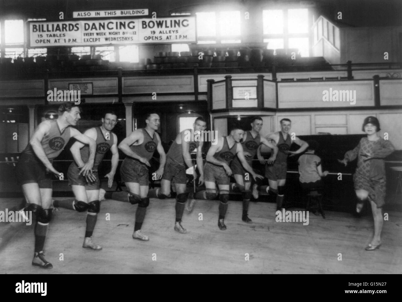 Vivian Marinelli giving dance lessons to members of the Palace Club basketball team of Washington, D.C. The members of the team are: Jones, Conway, Grody, Saunders, Kearns, Glascoe, and Manager Kennedy, 1926. The Charleston is a dance named for the harbor Stock Photo