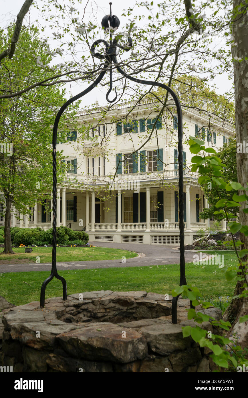 Old well in front of Glen Foerd on the Delaware,  historic mansion and estate, Philadelphia, Pennsylvania, USA Stock Photo