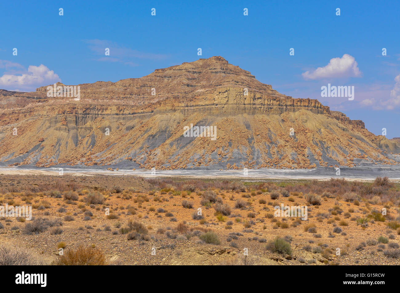 desert landscape with mountain and blue sky Stock Photo - Alamy
