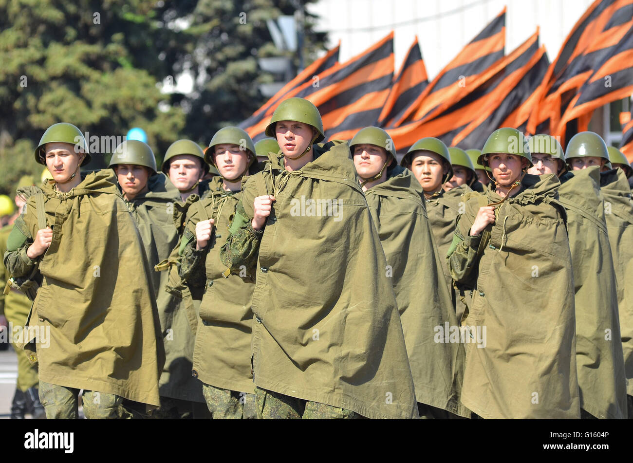 Tambov, Tambov region, Russia. 9th May, 2016. May 9 in Russia in all cities and regions celebrate the day of Victory of Russian people in the great Patriotic war. In Tambov may 9, 2016 hosted 71 Victory Parade © Aleksei Sukhorukov/ZUMA Wire/Alamy Live News Stock Photo