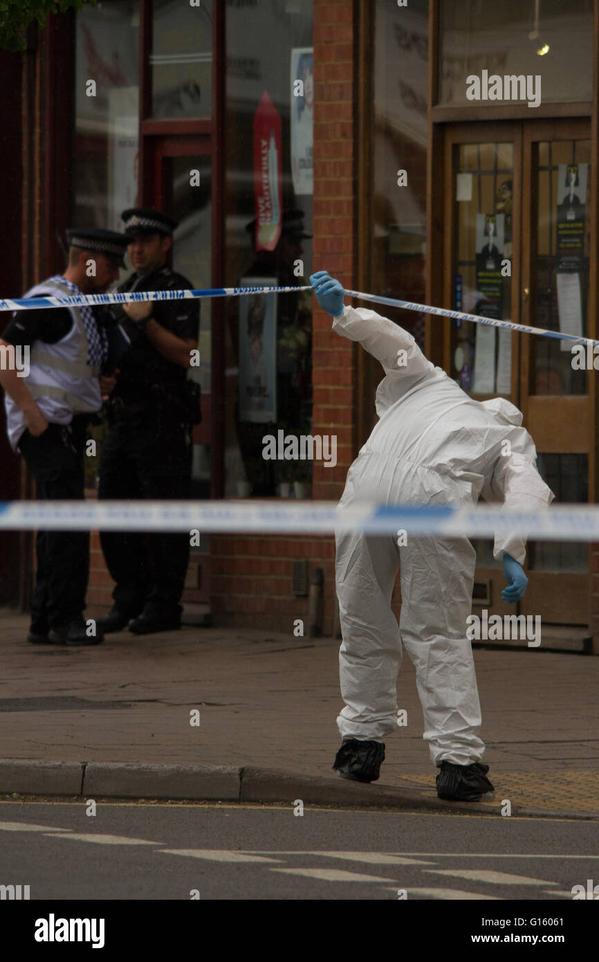 Oxford, UK. 9th May, 2016. Stabbing incident in Busy Cowley oxford.  Credit: Pete Lusabia/Alamy live news Stock Photo