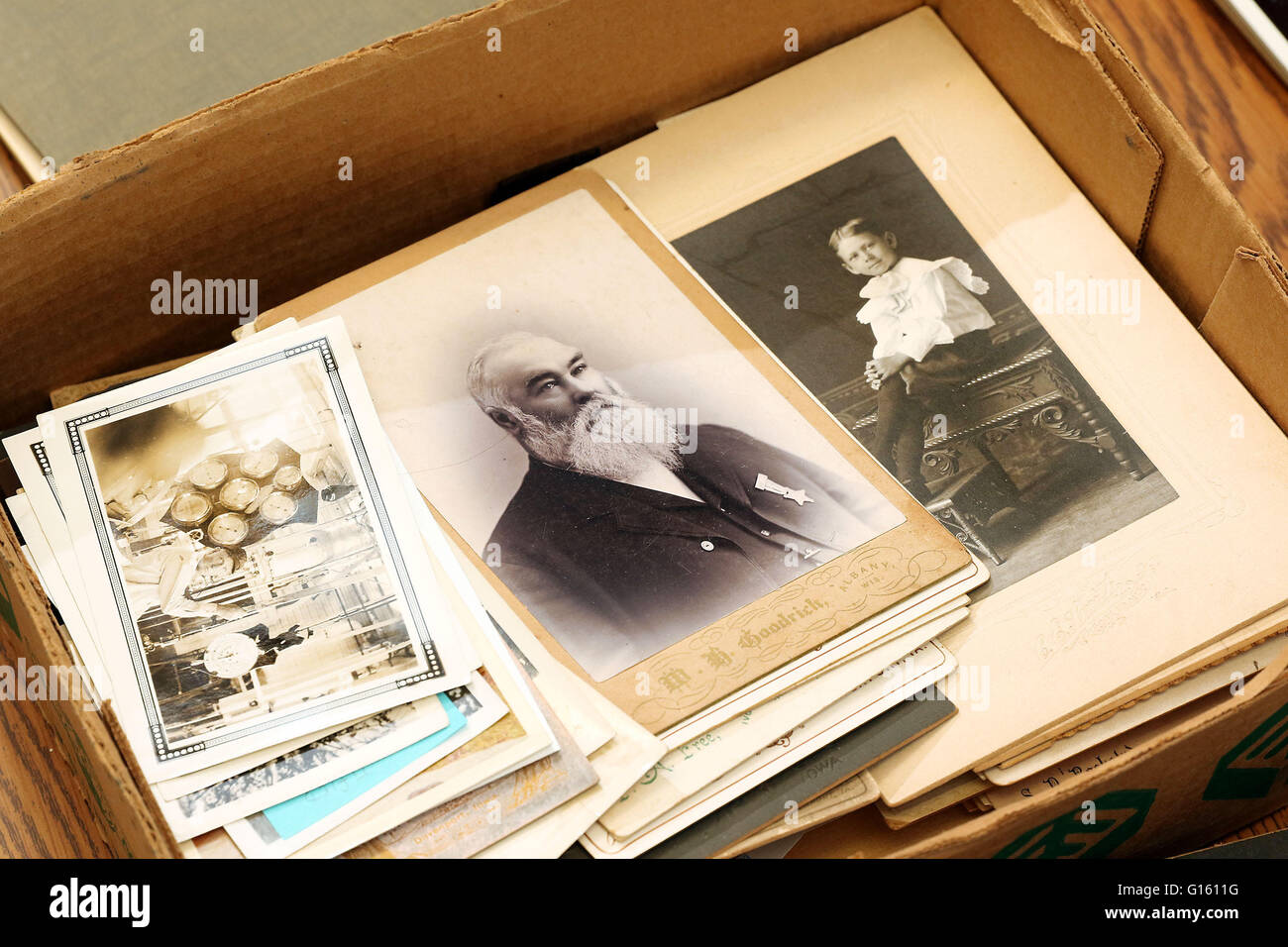 Leclaire, Iowa, USA. 4th May, 2016. Old photographs wait to be looked through during an identifying history session at the Buffalo Bill Museum in LeClaire. Wednesday, May 4, 2016. © Kevin E. Schmidt/Quad-City Times/ZUMA Wire/Alamy Live News Stock Photo