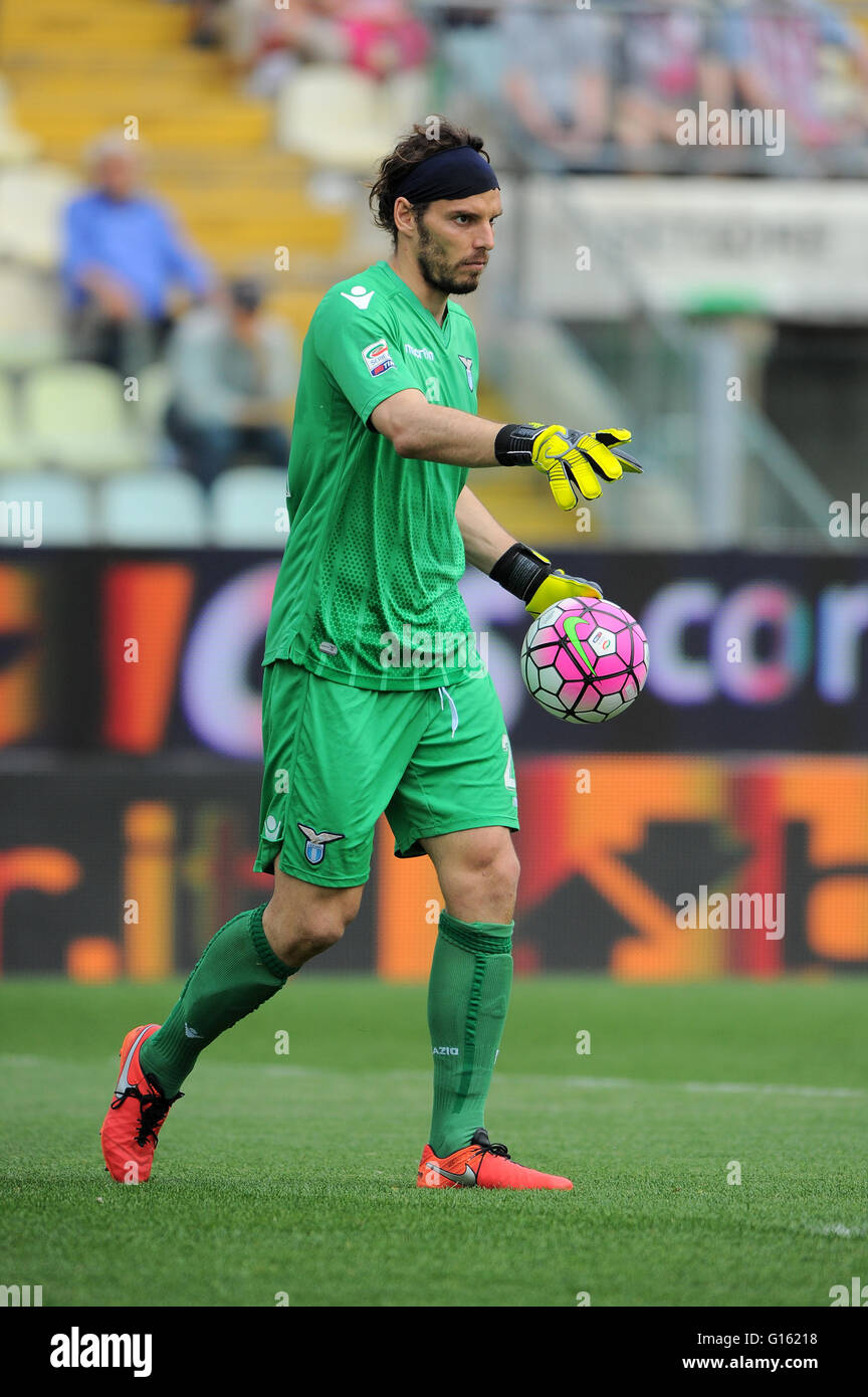 Modena, Italy. 08th May, 2016. Carpi Football Club vs SS Lazio Serie A football championship 2015/201 at Modena Braglia Stadium. Federico Marchetti Lazio's goalkeeper during the Serie A football match between FC Carpi and SS Lazio at Braglia Stadium in Modena. Lazio beat by 3 to 1 on Carpi at the end of a race during which the Carpi missed two penalties with Nigerian forward Jerry Uche Mbakogu. © Massimo Morelli/Pacific Press/Alamy Live News Stock Photo