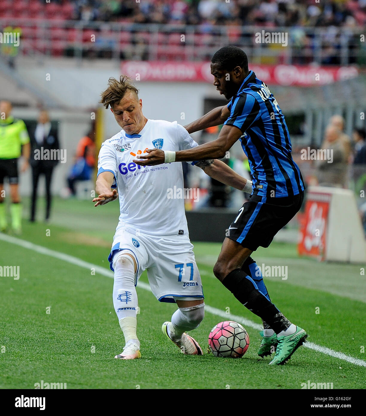 Milan, Italy. 07th May, 2016. Marcel Buchel and Geoffrey Kondogbia compete for the ball during the Serie A football match between FC Internazionale and Empoli FC. FC Internazionale wins 2-1 over Empoli FC. © Nicolò Campo/Pacific Press/Alamy Live News Stock Photo