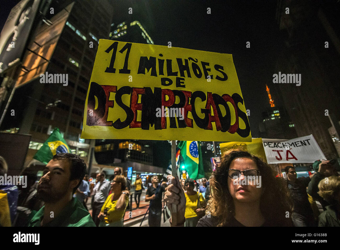 May 9, 2016 - SÃƒO PAULO, SP, 09.05.2016 BRAZIL - ROUSSEFF - IMPEACHMENT: Demonstrators protest against Brazil's President Dilma Rousseff calling for her impeachment, in Sao Paulo, Brazil, May 9, 2016. The impeachment of Brazilian President Dilma Rousseff was thrown into confusion when Waldir Maranhao, the interim speaker of the lower house of Congress annulled on May 9, 2016 an April vote by lawmakers to launch the process. He wrote in an order that a new vote should take place on whether to impeach Rousseff. Credit:  Cris Faga/ZUMA Wire/Alamy Live News Stock Photo