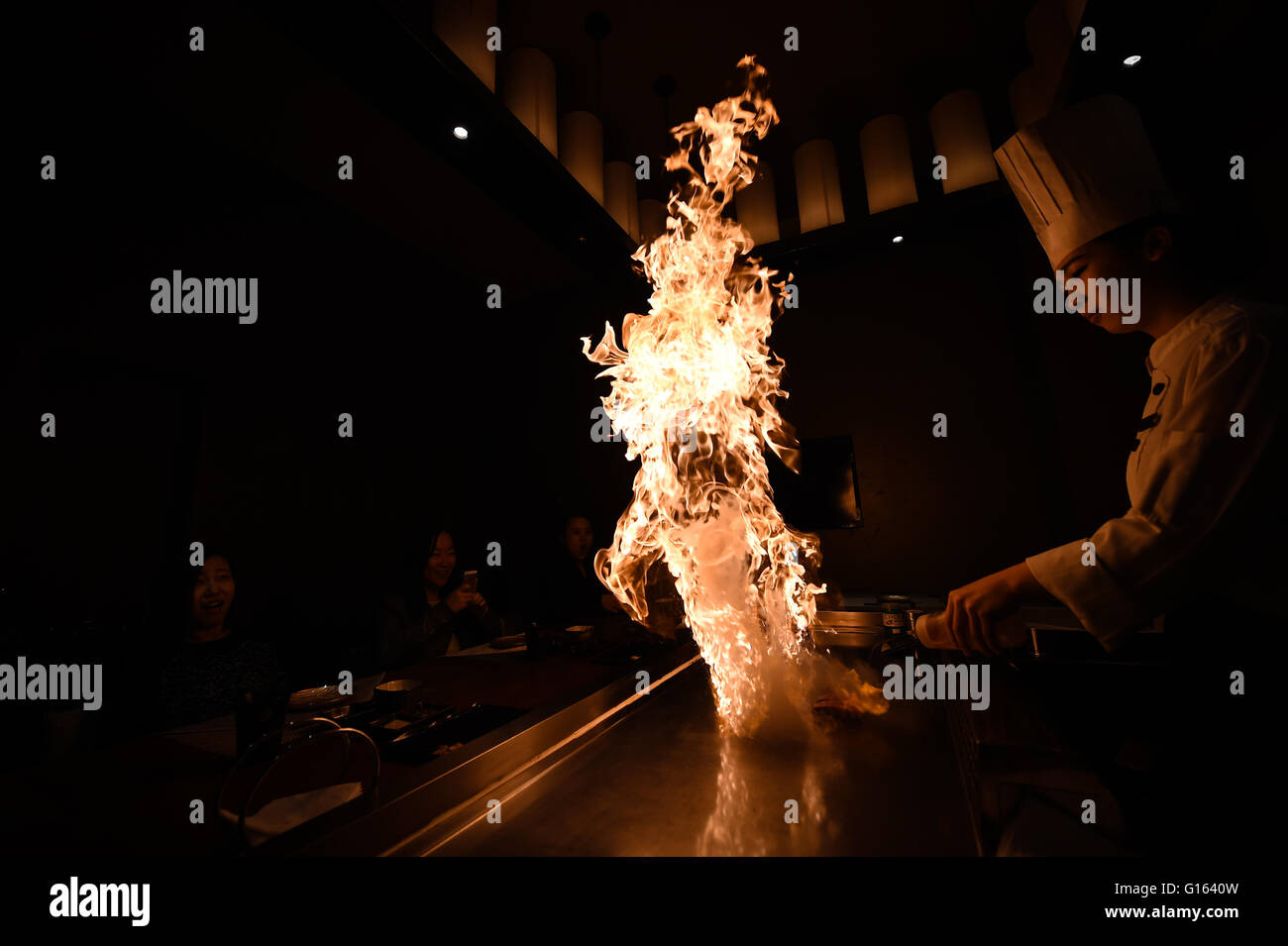 Taiyuan, Taiyuan, CHN. 6th May, 2016. Taiyuan, China - May 6 2016: (EDITORIAL USE ONLY. CHINA OUT ) Brandy is burning when she is ciiking steak. The whole process is very entertaining. Li Rufang, born in 1993, Taiyuan Shanxi. She learned teppanyaki from her cook brother in Beijing. After years she went back to Taiyuan and worked in Japanese Restaurant of five-star Mandarin Oriental Hotel. © SIPA Asia/ZUMA Wire/Alamy Live News Stock Photo