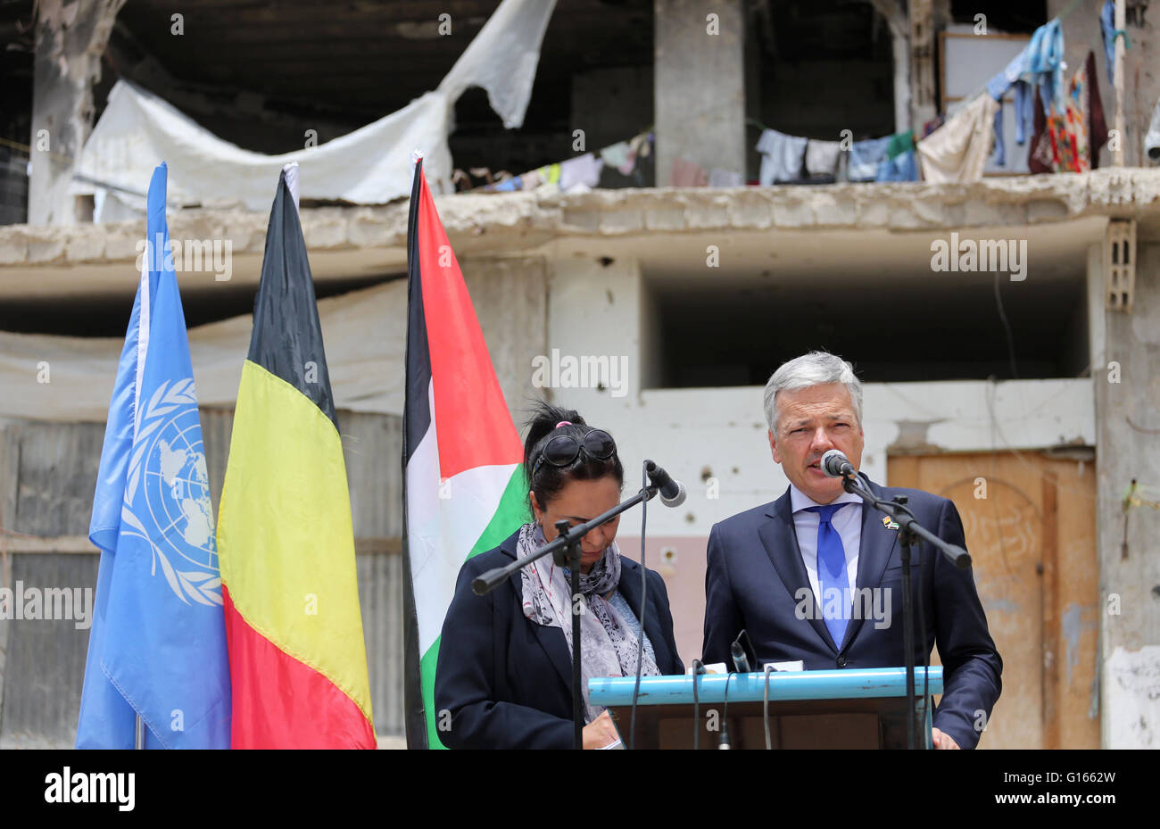 Gaza City, Gaza Strip, Palestinian Territory. 10th May, 2016. Belgian Foreign Minister Didier Reynders delivers a speech in the eastern Gaza City Shujaiya neighbourhood, which was destroyed during the 50-day war between Israel and Hamas militants in the summer of 2014, during an official visit in the Gaza Strip on May 10, 2016 Credit:  Mohammed Asad/APA Images/ZUMA Wire/Alamy Live News Stock Photo