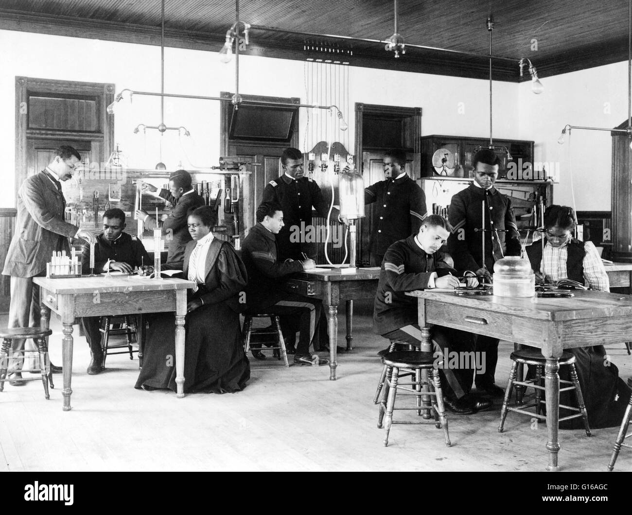 Class in capillary physics at Hampton Institute, 1899. Hampton
