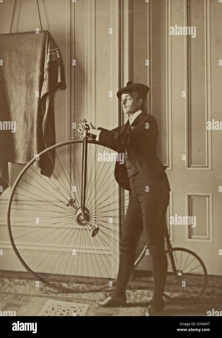 Johnston self-portrait dressed as a man with false moustache, posed with bicycle, circa 1890. Frances 'Fannie' Benjamin Johnston (January 15, 1864 - May 16, 1952) was one of the earliest American female photographers and photojournalists. She was given he Stock Photo