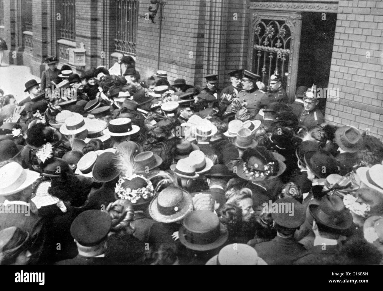 Crowd of people at door of a bank in Berlin, Germany at the beginning of World War I. A bank run occurs when a large number of bank or other financial institution's customers withdraw their deposits simultaneously due to concerns about the bank's solvency Stock Photo