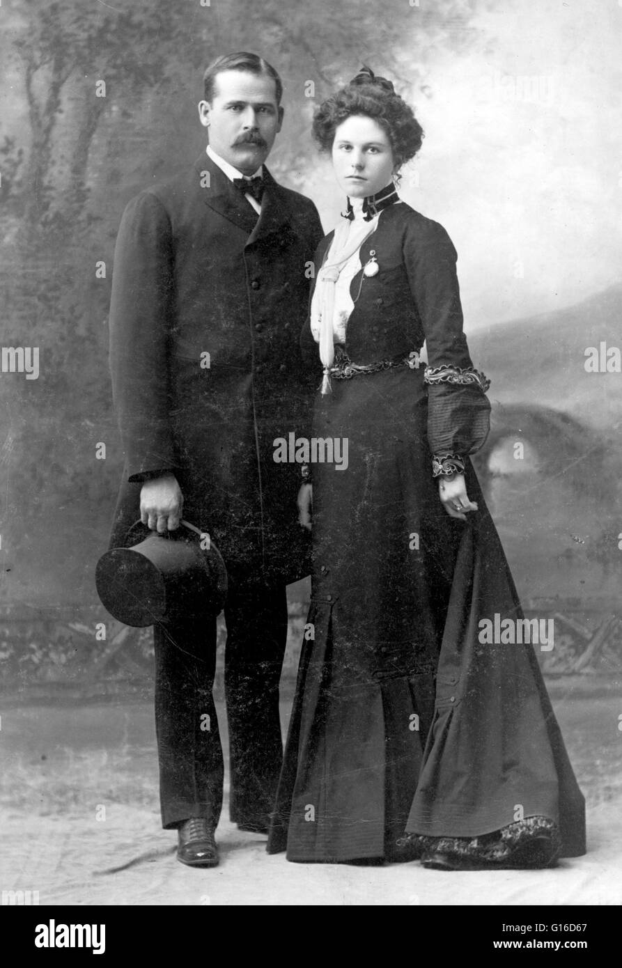 Harry Longabaugh and Etta Place photographed by De Young Photograph Studio, NYC, 1901. Harry Alonzo Longabaugh (1867 - November 7, 1908), better known as the Sundance Kid, was an outlaw and member of Butch Cassidy's Wild Bunch in the American Old West. Lo Stock Photo