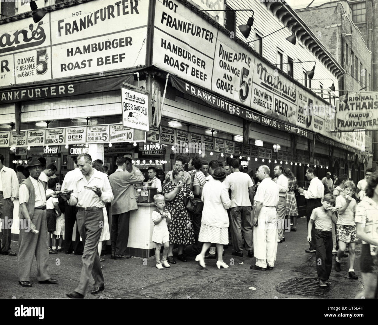 Food stand coney island boardwalk hi-res stock photography and images ...