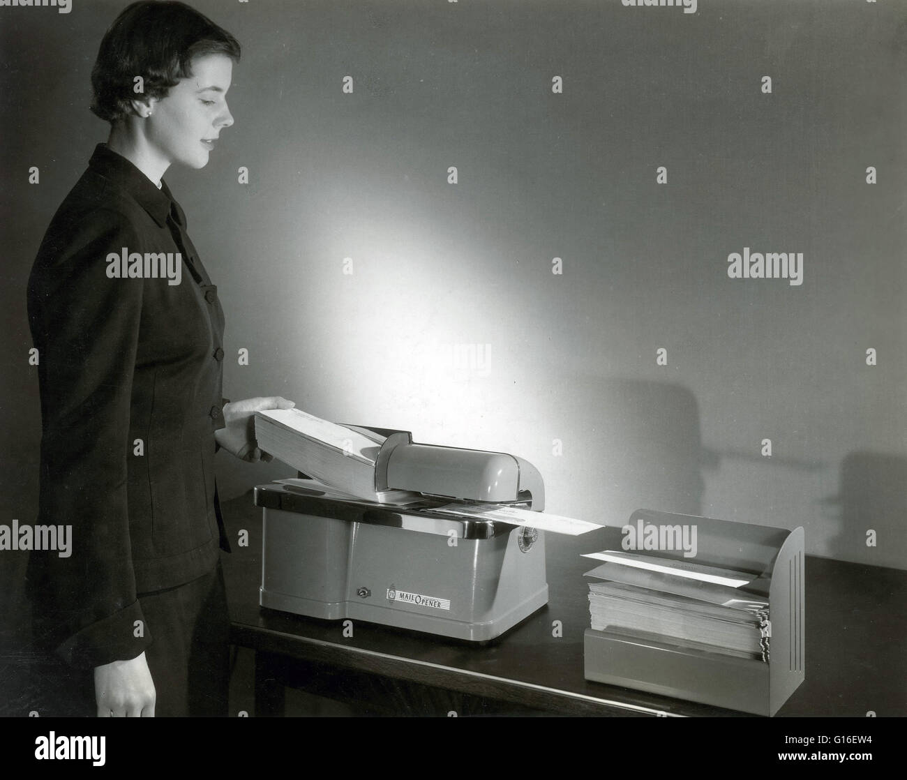 In 1902, Arthur Pitney patented his first "doublelocking" handcranked