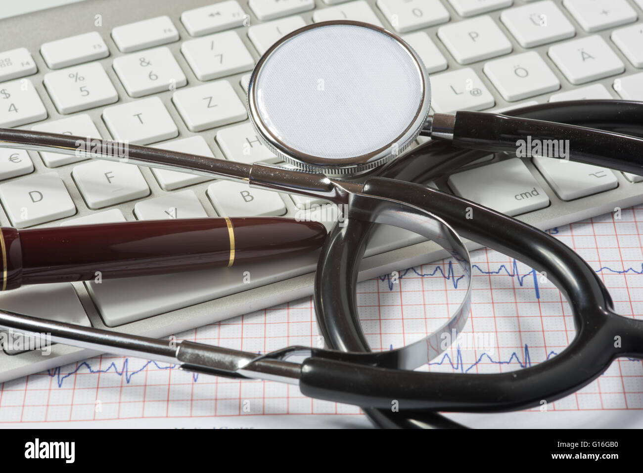 stethoscope, fountain pen and keyboard on doctor's desk Stock Photo - Alamy
