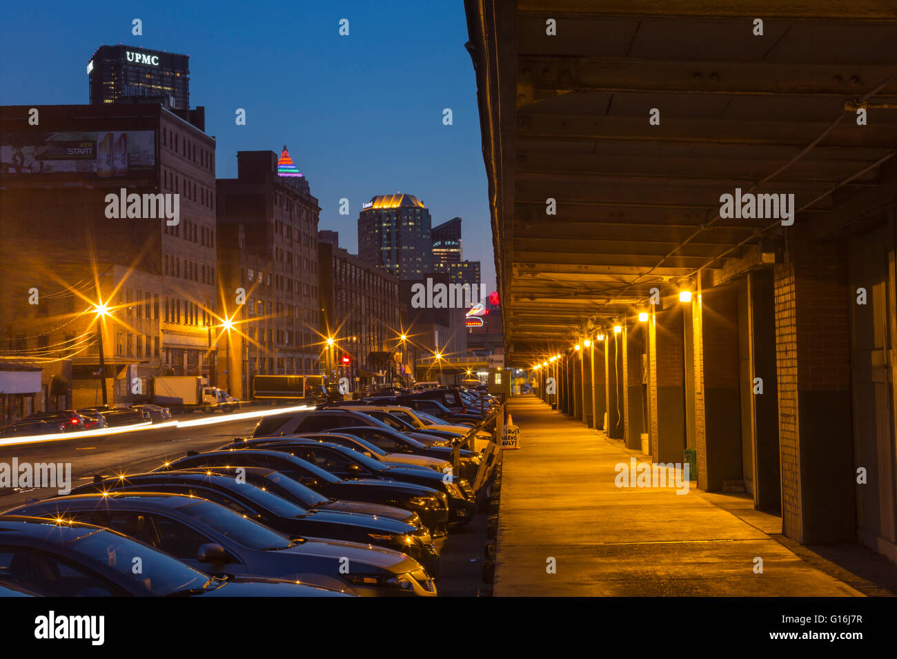 WAREHOUSE LOADING DOCKS SMALLMAN STREET STRIP DISTRICT DOWNTOWN PITTSBURGH PENNSYLVANIA USA Stock Photo