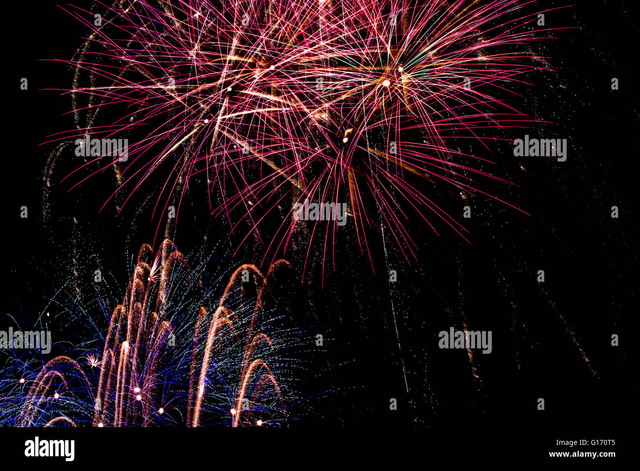 Fireworks on bonfire night at Himley Hall Park, Dudley, West Midlands, UK. Stock Photo