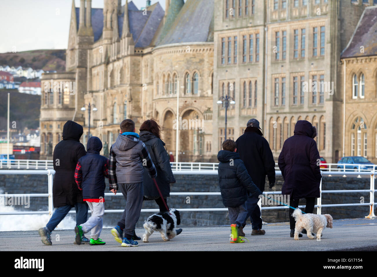 Group of people walking hi-res stock photography and images - Alamy