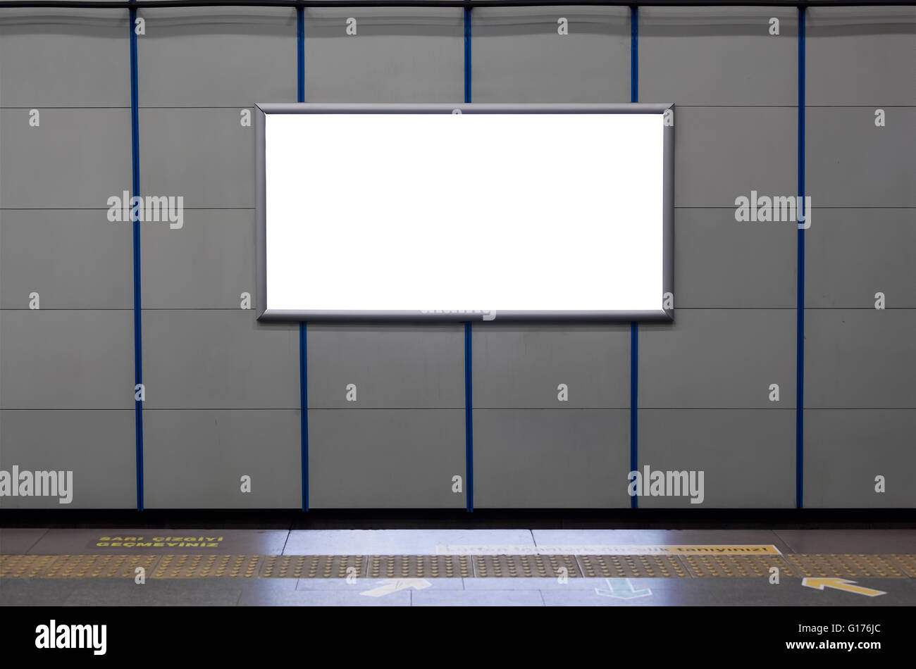 Blank station board hi-res stock photography and images - Alamy