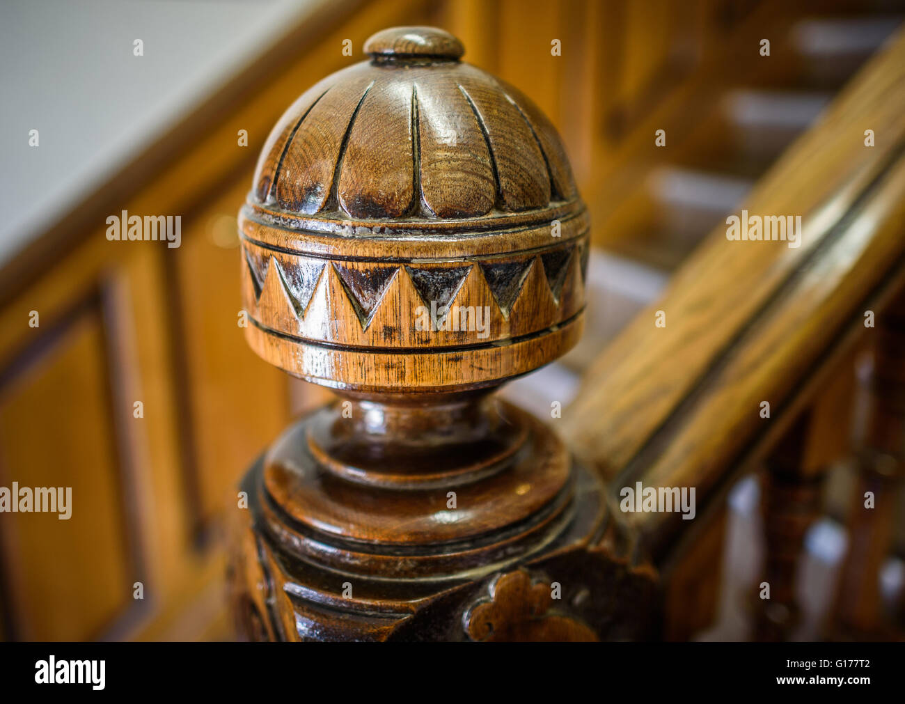 Arts and crafts style wooden staircase Stock Photo - Alamy