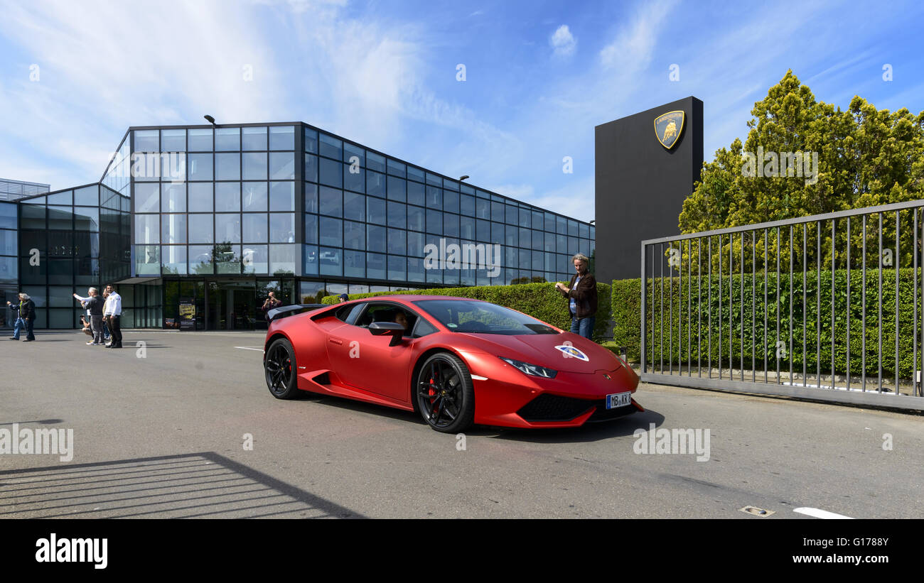Lamborghini factory hi-res stock photography and images - Alamy