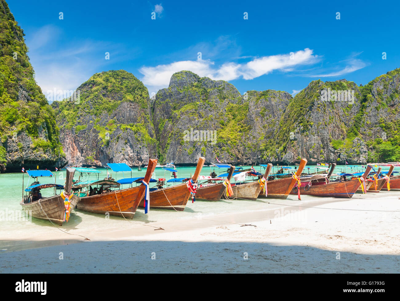 boats at Maya bay Phi Phi Leh island, Thailand Stock Photo