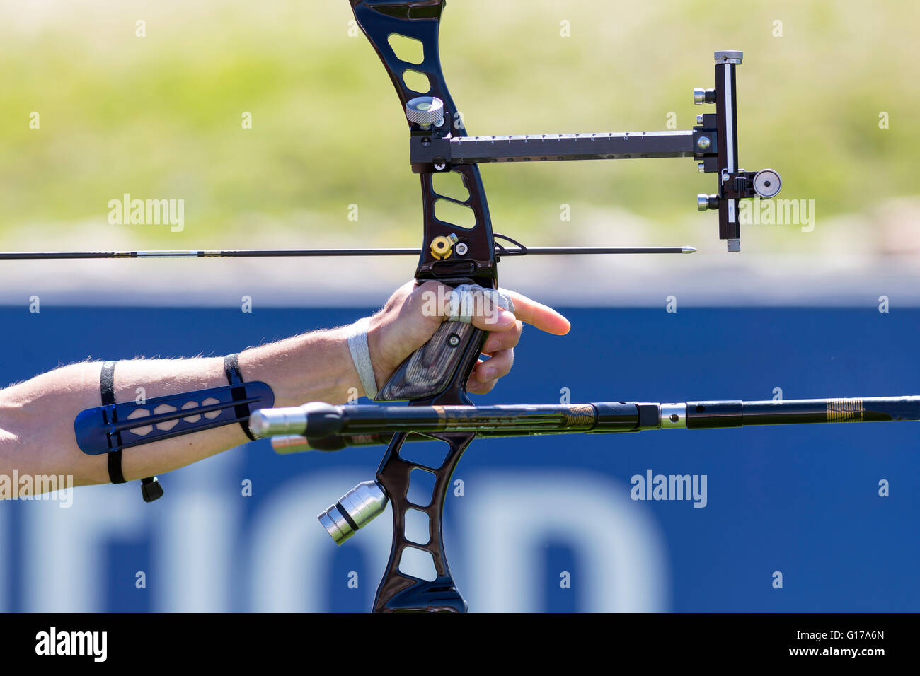 A man is shooting with a recurve bow during un open archery competition