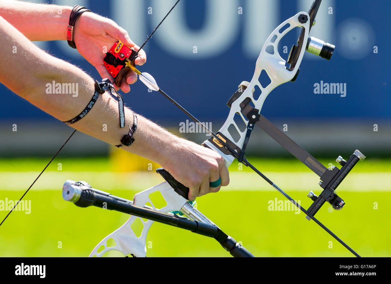 A man is shooting with a recurve bow during un open archery competition