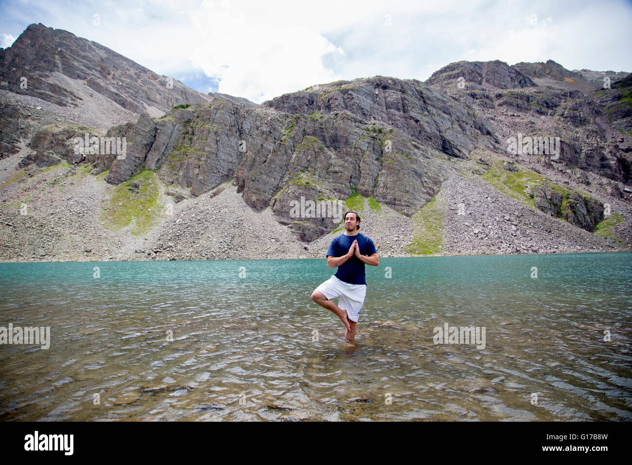 Man practising yoga, Cathedral Lake, Aspen, Colorado Stock Photo