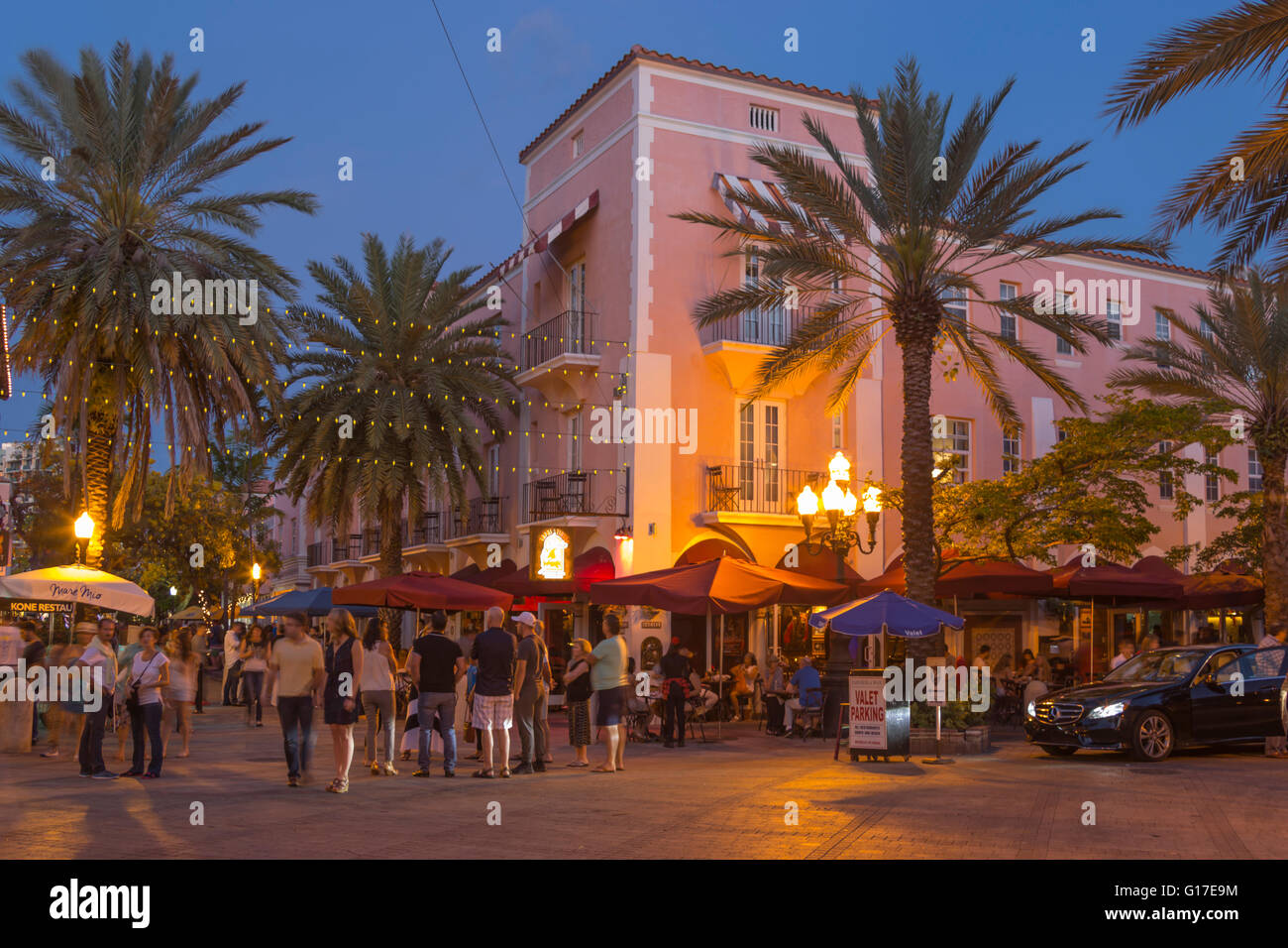 RESTAURANTS ESPANOLA WAY HISTORIC SPANISH VILLAGE MIAMI BEACH FLORIDA USA Stock Photo Alamy