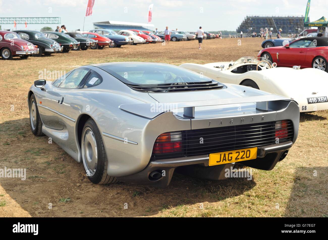 Jaguar xj220 hi-res stock photography and images - Alamy
