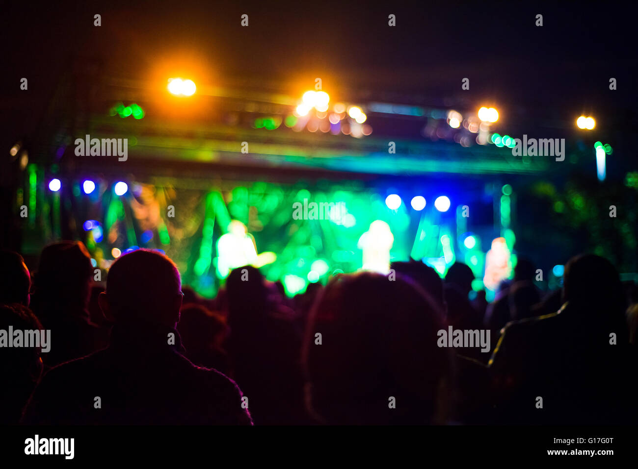 Defocused crowd young people hi-res stock photography and images - Alamy