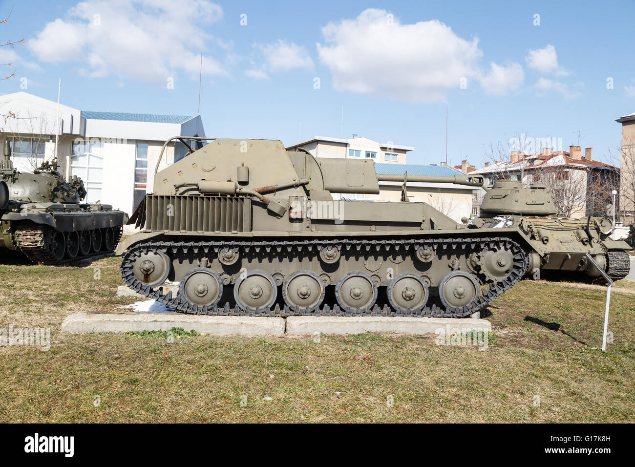 Green military armored tank Stock Photo Alamy