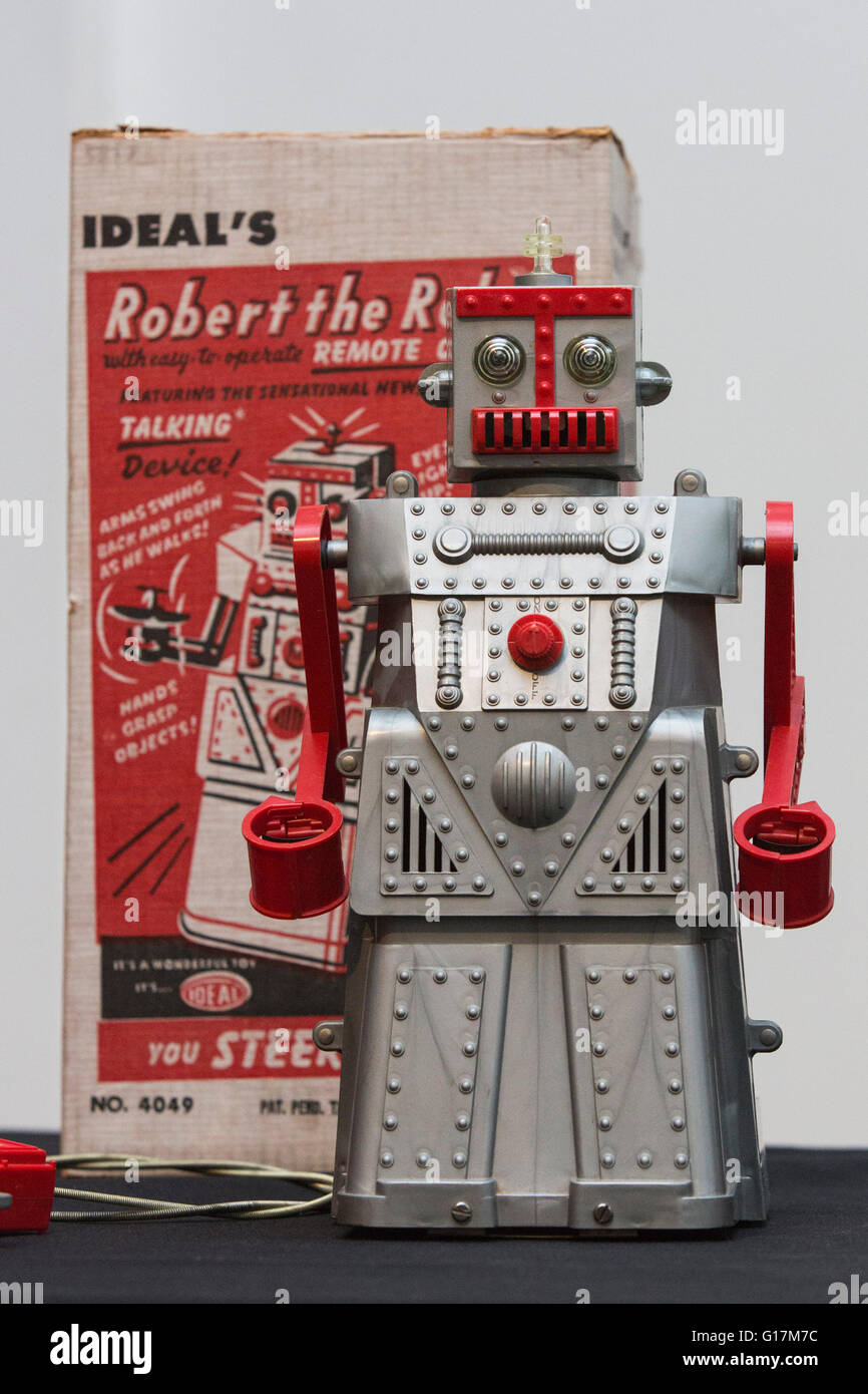 London, UK. 10 May 2016. Toy robot Robert the Robot with box, 1955, made by Ideal, USA. The London Science Museum announces Rise of the Robots, the remarkable 500-year history of robots, in a new exhibition starting February 2017. Over 100 robots will feature in the exhibition which makes it the most significant collection of humanoid robots ever displayed in the world. Stock Photo