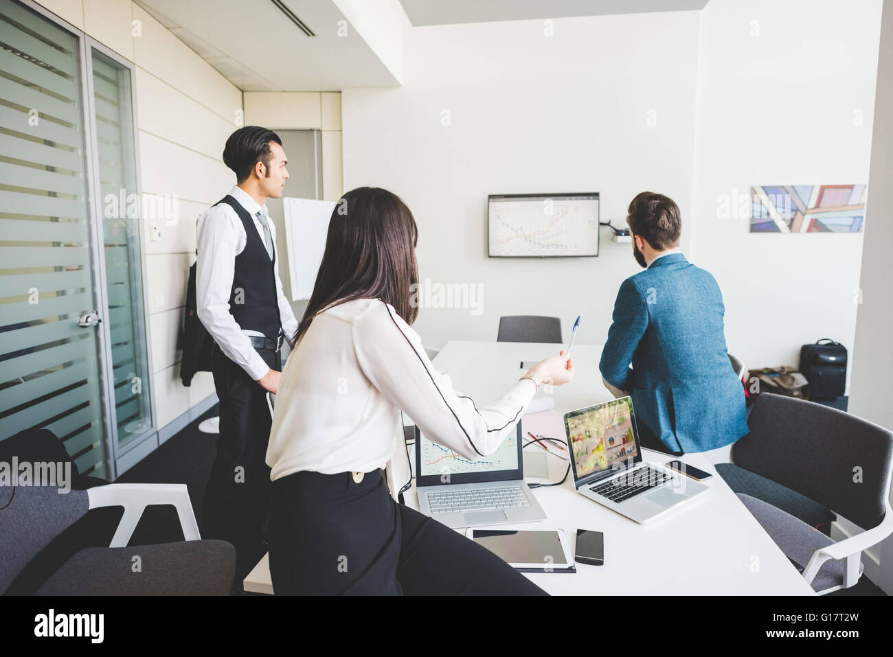 Office team meeting hi-res stock photography and images - Alamy
