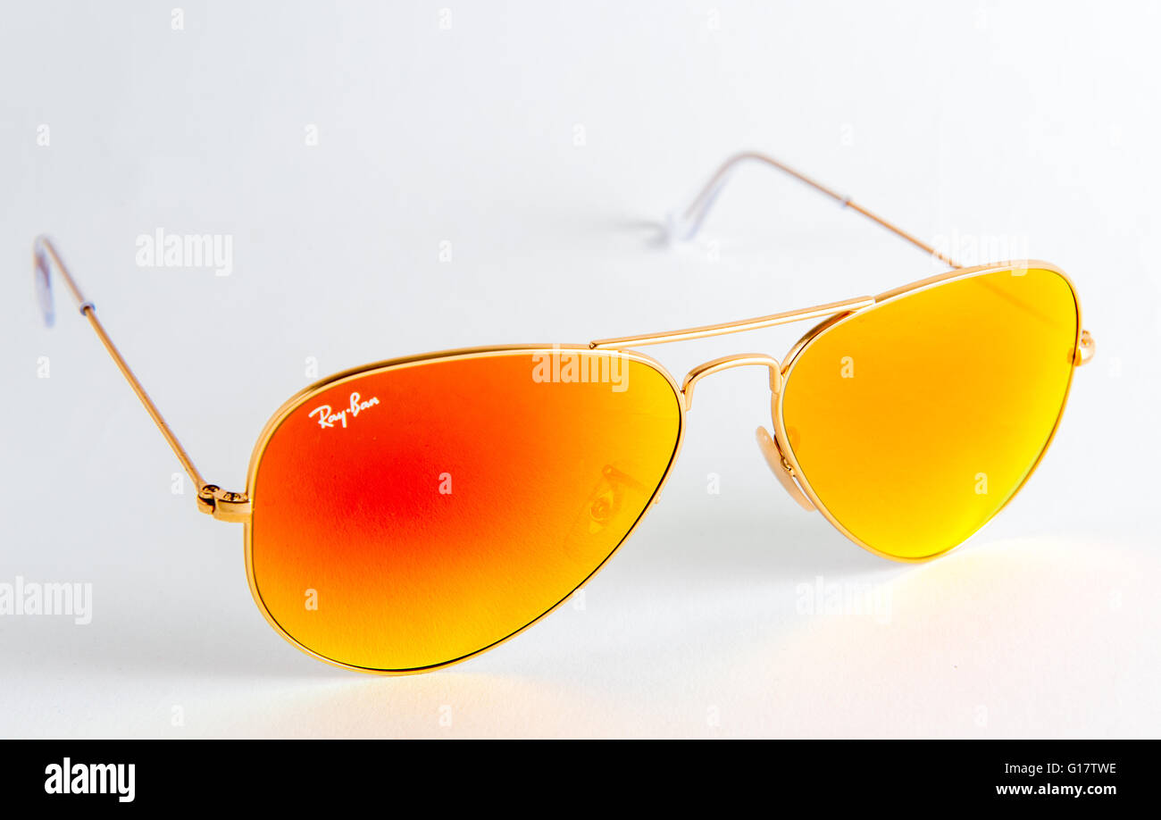 Ray Ban Aviator Sunglasses ORB3025-112-69 Stock Photo - Alamy