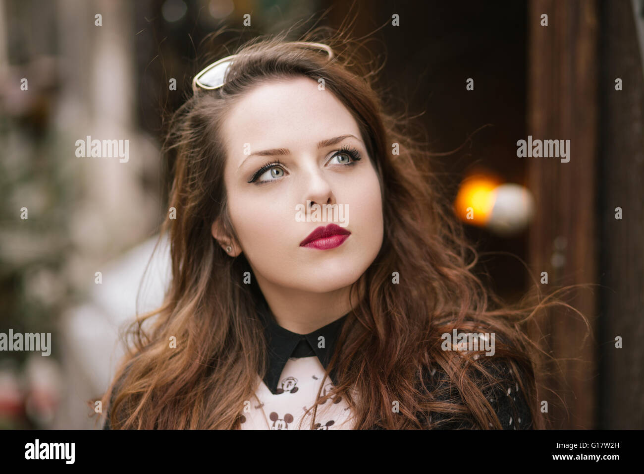 Portrait of a beautiful young woman Stock Photo - Alamy