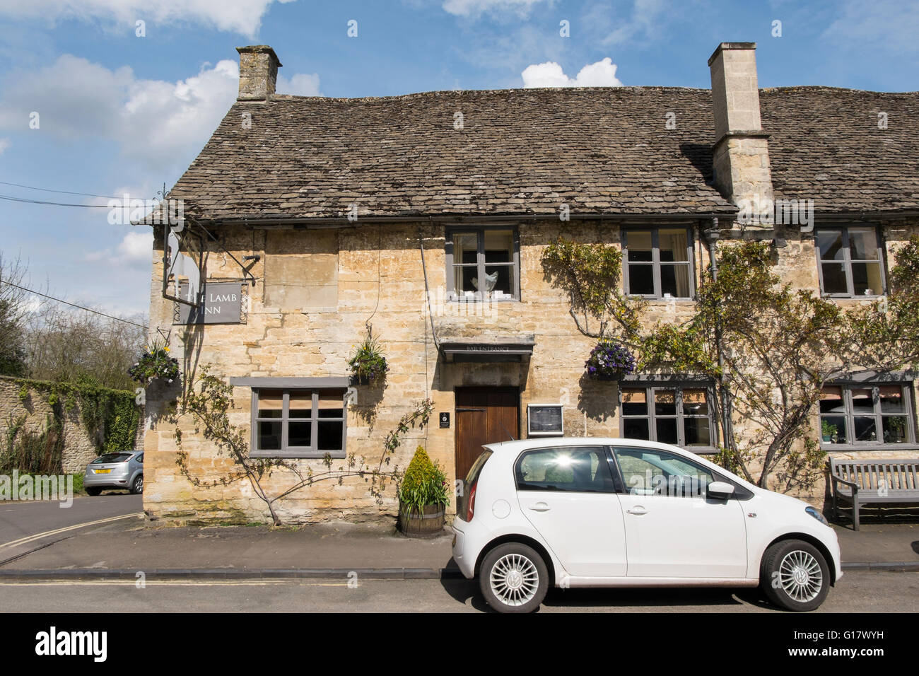 The Lamb Inn in Sheep Street, Burford, Oxfordshire, UK Stock Photo - Alamy