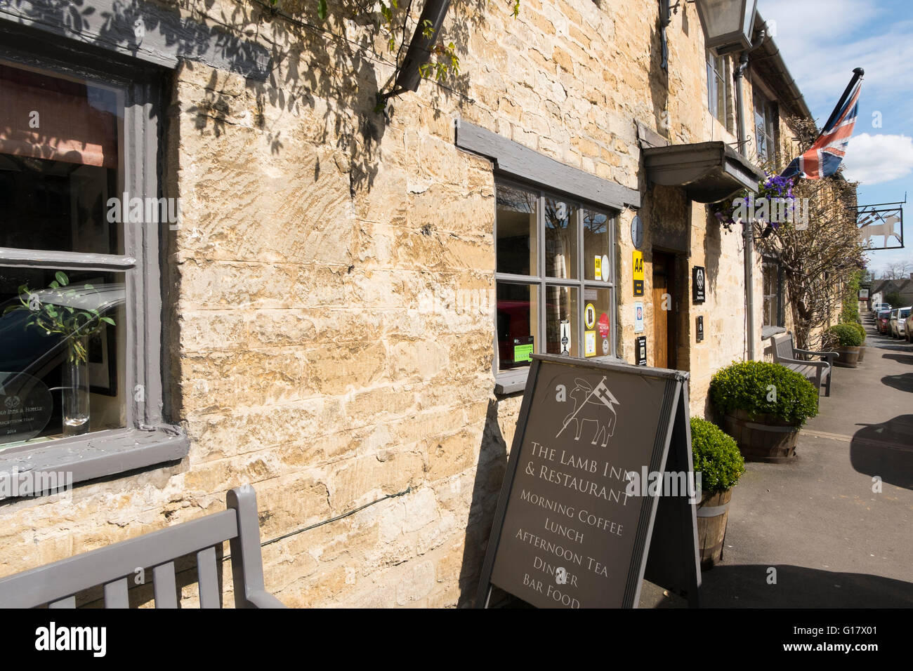 The Lamb Inn in Sheep Street, Burford, Oxfordshire, UK Stock Photo - Alamy
