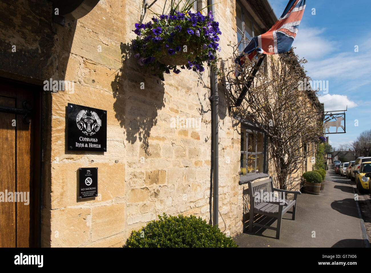 The Lamb Inn in Sheep Street, Burford, Oxfordshire, UK Stock Photo - Alamy